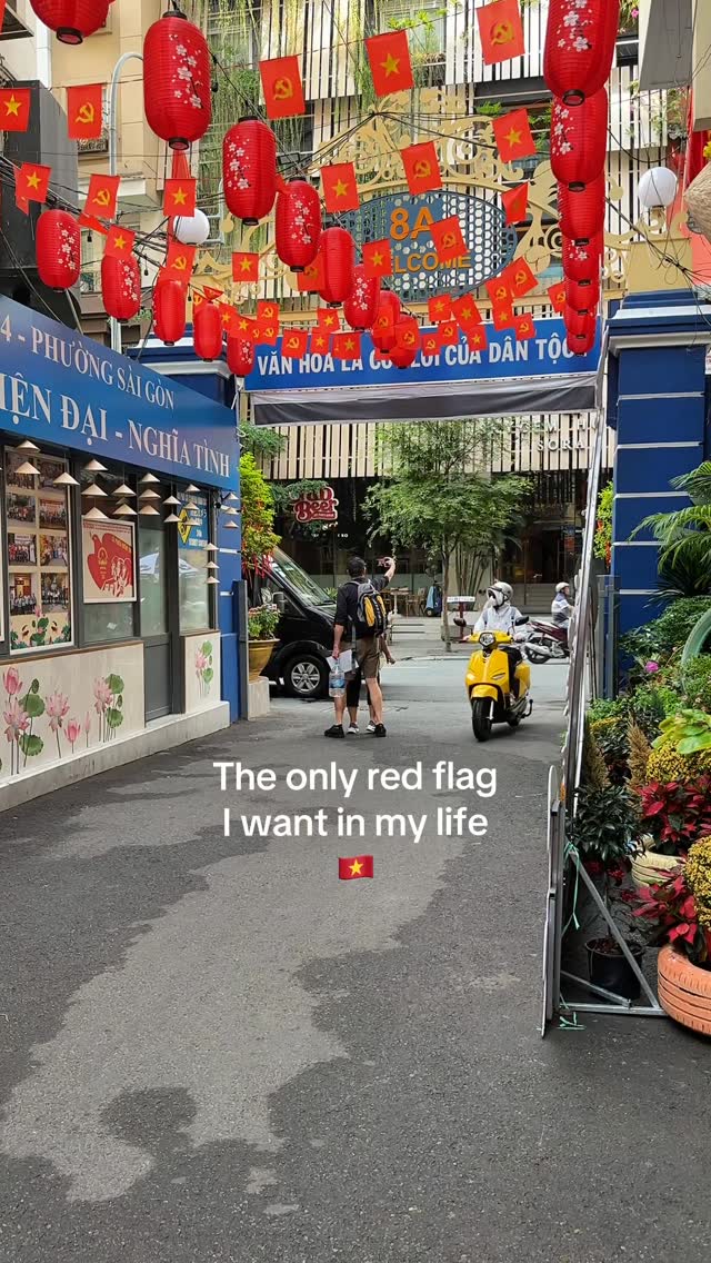 _aninhamsp's tweet photo. Vietnam pulls you in with its colors, chaos, and culture. Equal parts overwhelming and unforgettable, from quiet alleyways to nonstop energy, it stays with you long after you leave. I lived and worked in Vietnam tourism, so ask me anything. https://t.co/6AeSCr0EhP
