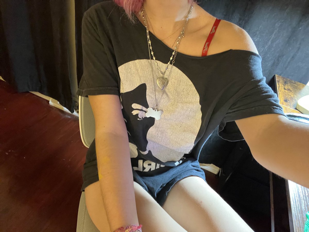 fuwehehe's tweet photo. Hi let me do a proper intro for this account:

Hi im fuwehe. I’m 22 years old girl, USA

I’m broke college girl going for a psychology degree.

I love horror, anime/manga, and video games,~

I’m single if that matters to you and have like no real friends, 🤍

Rt to be moots🤍💕💖 https://t.co/Gcw3z4PL96