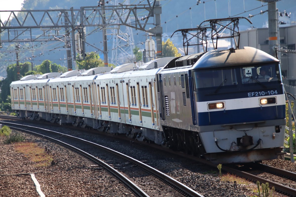 bandjazz's tweet photo. 【川崎車両出場❗️甲種輸送‼️】
JR東日本E723系5000番台(2両✕3本)6両
(B-3 + B-4 + B-5)編成🌈
EF210-104(新鶴見車)牽引✨
JR東海道線(京都線)島本駅
通過してたよ💐
🚞-🚋×6B
その1〜4

2026.10.13 https://t.co/7D3x40AAai