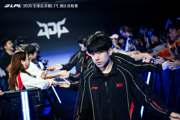 raybet_Gaming's tweet photo. Gala从2021到2024，连续四年全球总决赛止步八强，而且输的对手从冠军EDG到T1再到WBG，年年都有不同的剧本，但结局都一样。

不过说实话，能连续多年打进世界赛并且稳定八强，本身已经是一线AD的水准了。只是对Gala来说，八强就像一个跨不过去的坎。希望他明年能把这个外号彻底撕掉。

#雷竞技 #Raybet #电竞 #Deft