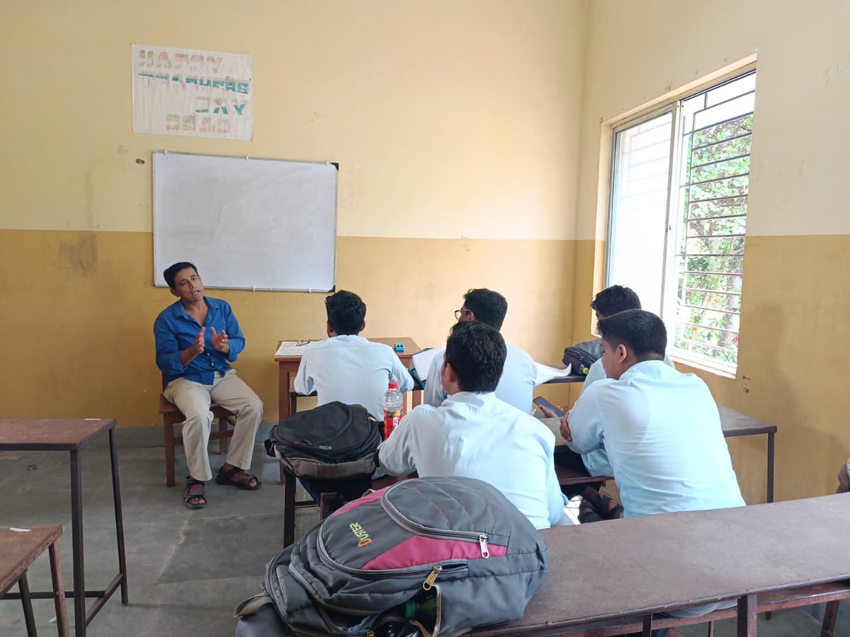 bhatar_iti's tweet photo. 📚 DAILY CLASS | MOMENTS OF LEARNING
এক ঝলক আমাদের প্রতিদিনের শিক্ষাজীবন! কখনও মনোযোগ দিয়ে নতুন বিষয় শেখা, কখনও প্রশ্নোত্তরের মাধ্যমে জ্ঞানকে আরও স্পষ্ট করা, আবার কখনও সহপাঠীদের সঙ্গে অভিজ্ঞতা ভাগ করে নেওয়া এভাবেই এগিয়ে চলে আমাদের প্রতিদিনের ক্লাস। https://t.co/78FJJBqaY0