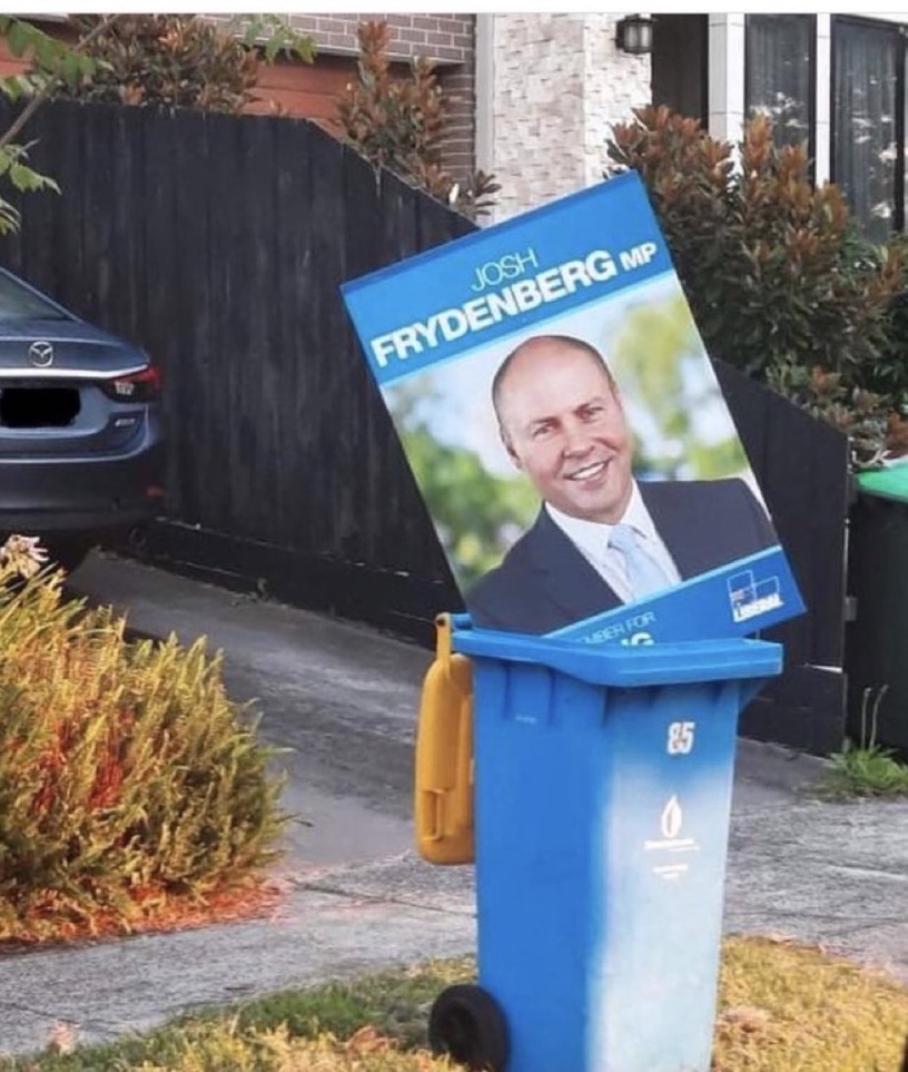 CaraMia200's tweet photo. Operation may have begun to save preferred team of the oligarchy but some turds will always keep their original patina. Best they can do with a drastically failed #LNP former Treasurer? 

Rolling him in glitter, may help but there's the stench issue. Move on,#Frydenberg. #Auspol https://t.co/gBDHQS3dQ3