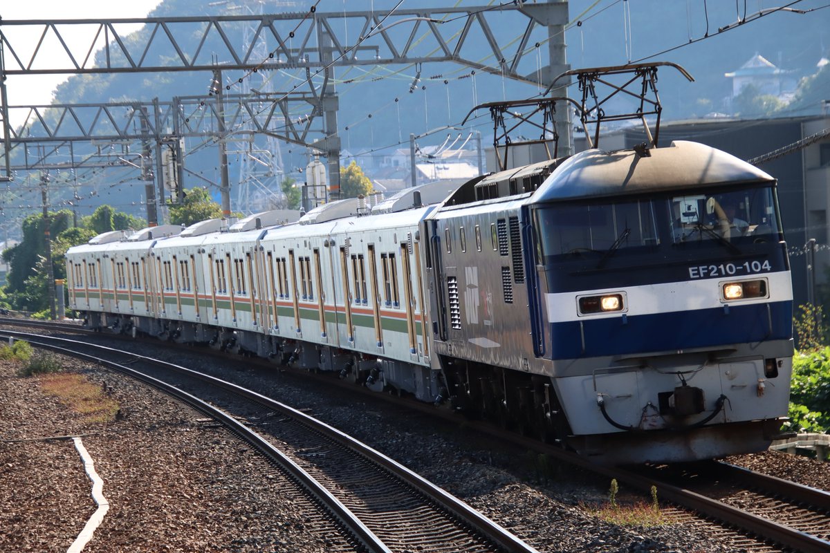 bandjazz's tweet photo. 【川崎車両出場❗️甲種輸送‼️】
JR東日本E723系5000番台(2両✕3本)6両
(B-3 + B-4 + B-5)編成🌈
EF210-104(新鶴見車)牽引✨
JR東海道線(京都線)島本駅
通過してたよ💐
🚞-🚋×6B
その5〜8

2026.10.13 https://t.co/3O5MtPXqxR