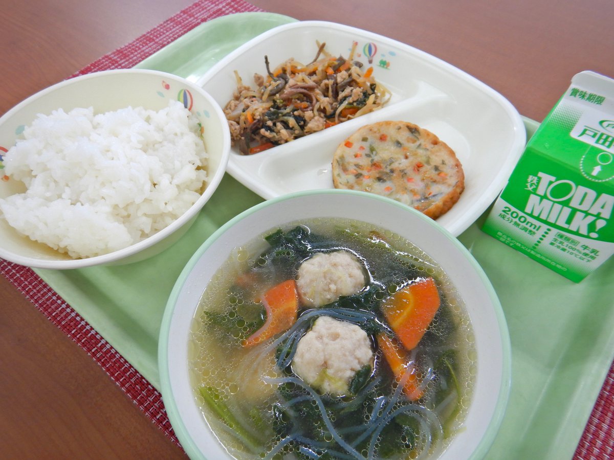 KyuushokuTw's tweet photo. 今日のBコースの給食は、牛乳・ごはん・春雨と肉団子のスープ・チヂミ・ビビンバの具です！ビビンバの具は、具材をしっかり炒め、うま味たっぷりに仕上がりました🧑‍🍳 https://t.co/r4qtqjOTkY