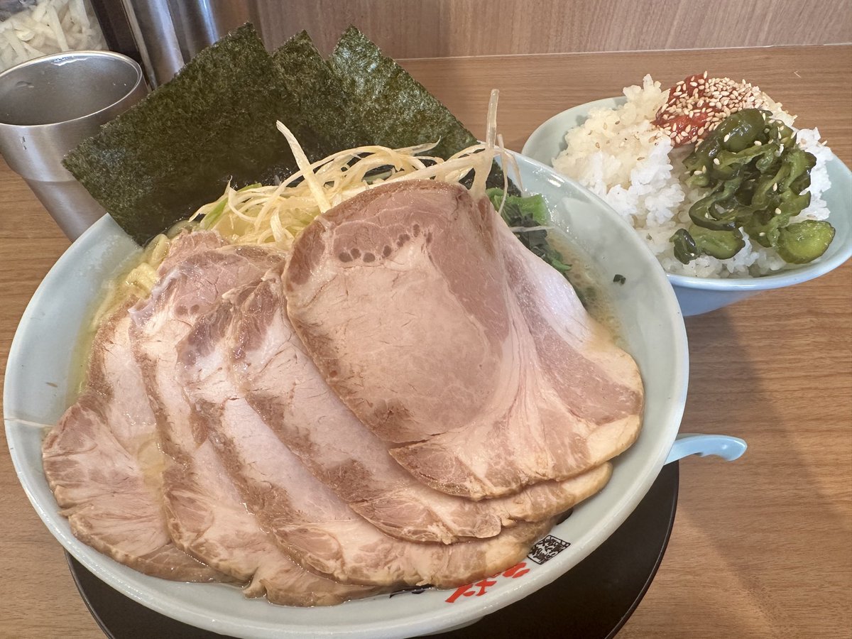 BU_U_TA's tweet photo. 疲れすぎてムリ！
おやつ！ https://t.co/TiFs8JXkxR
