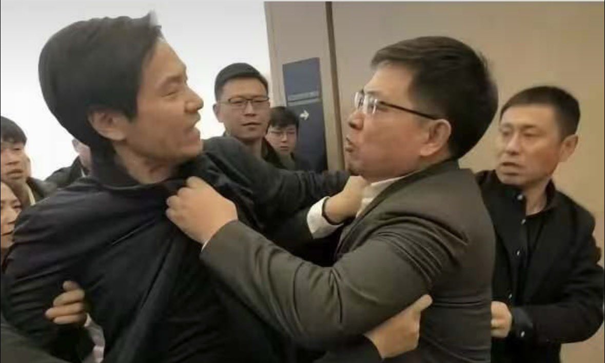 zhini1011's tweet photo. 我尼玛

我真服了 这都能打起来

这咋回事🤔 https://t.co/FDwtP3PV4u