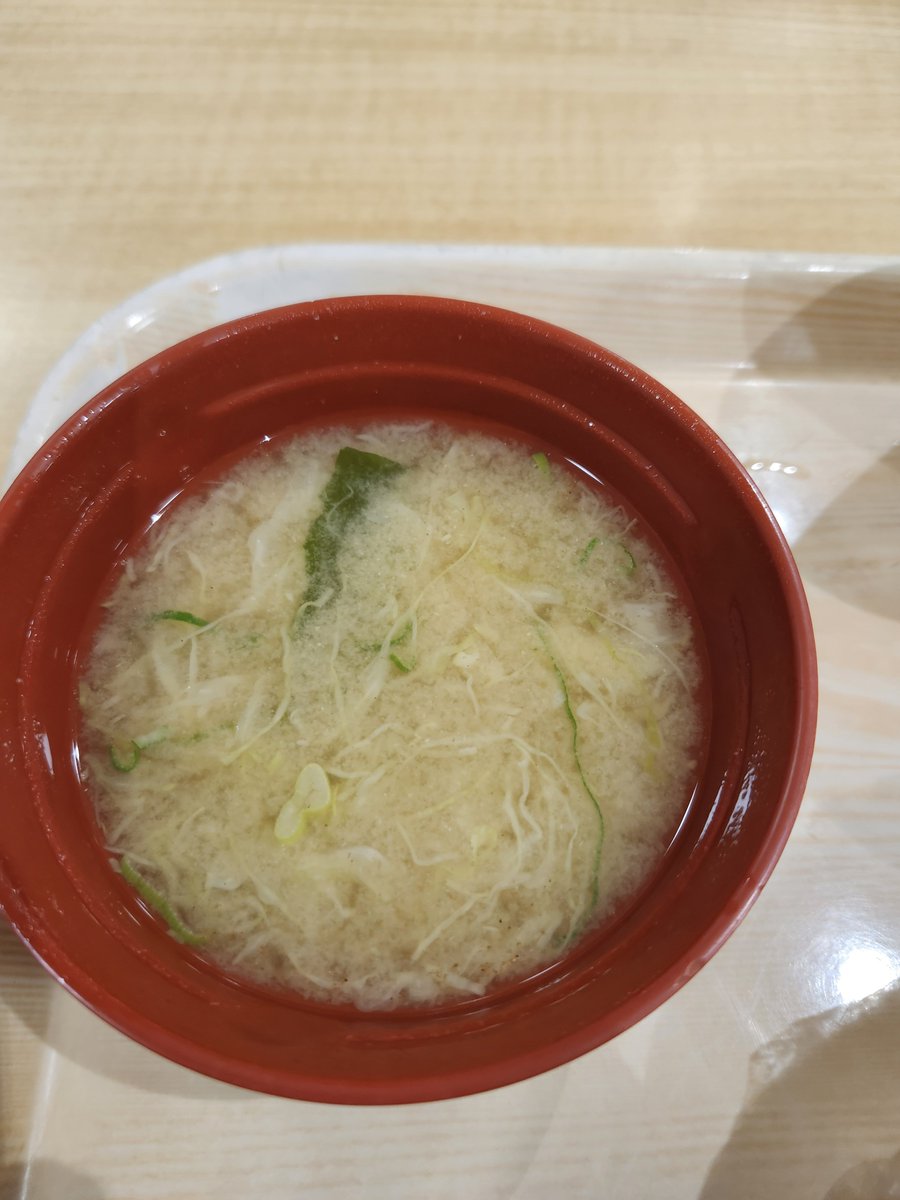 sachimama5296's tweet photo. 時々…うちの食堂のみそ汁の具に千切りキャベツ入るんだけど…味は普通にみそ汁…ちょっとシャキシャキした歯ごたえ…
いいんだけどちょっと違和感は否めない😅 https://t.co/H19IiQyqRv