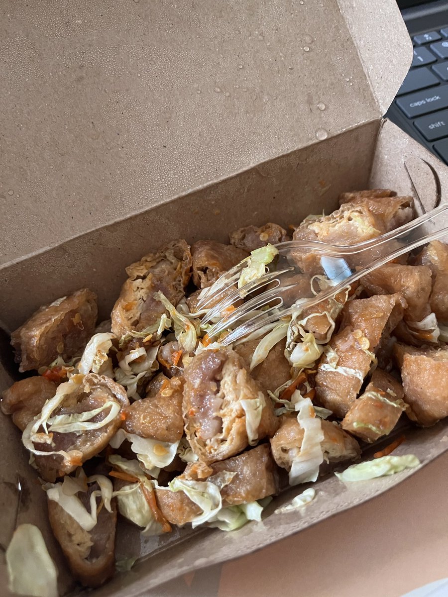 peachbun15's tweet photo. first time makan tahu kocek daan bneran endyull pollll, ku kira bakal pedes bgt trnyata malah kuraangg pedess https://t.co/njTEzyTkpA