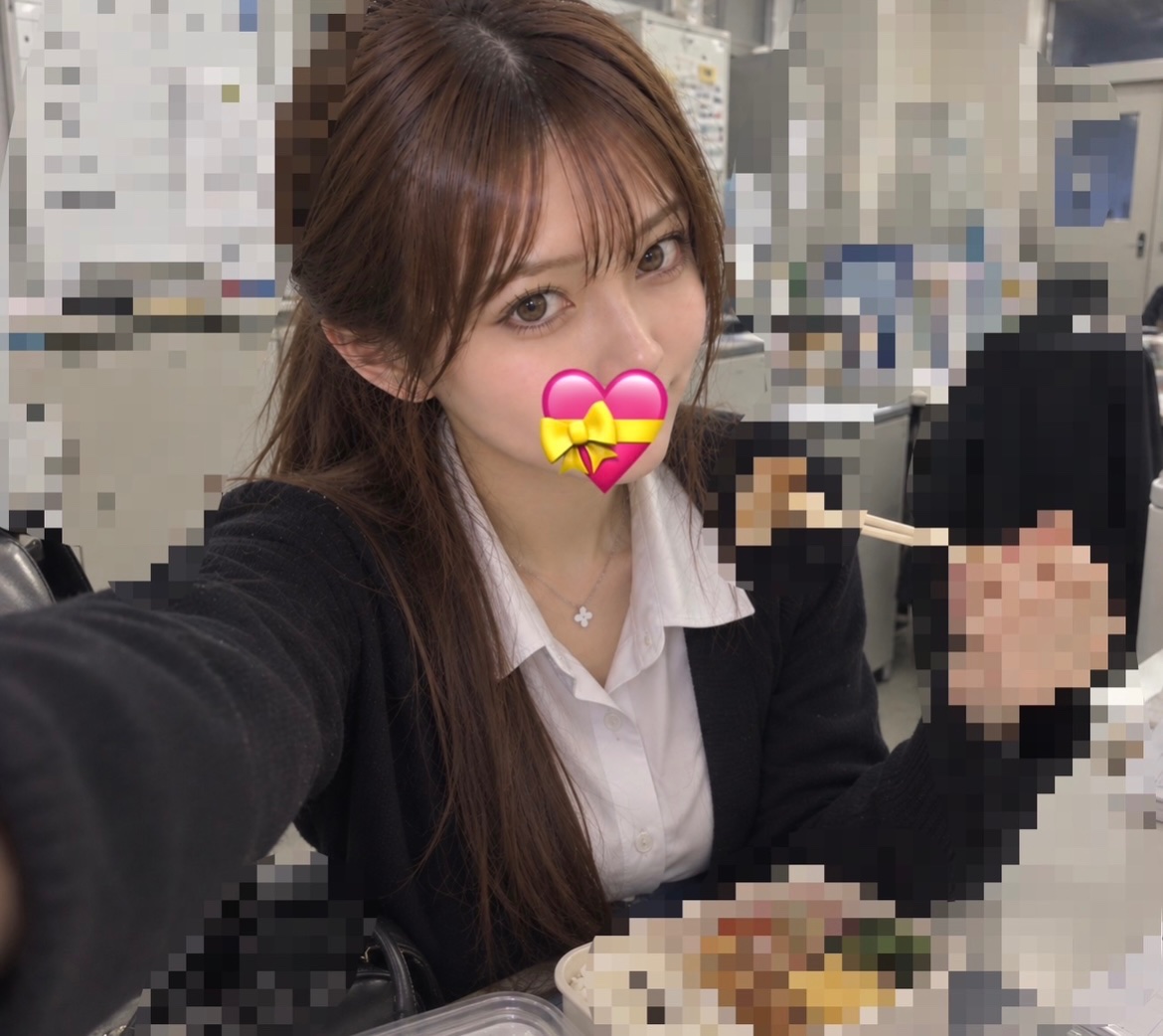 IsabelWhit21716's tweet photo. 独身ひとり暮らし…
こんな私でもいいって言ってくれる人いる？
嬉しい？迷惑？ https://t.co/wpKD06hOU4