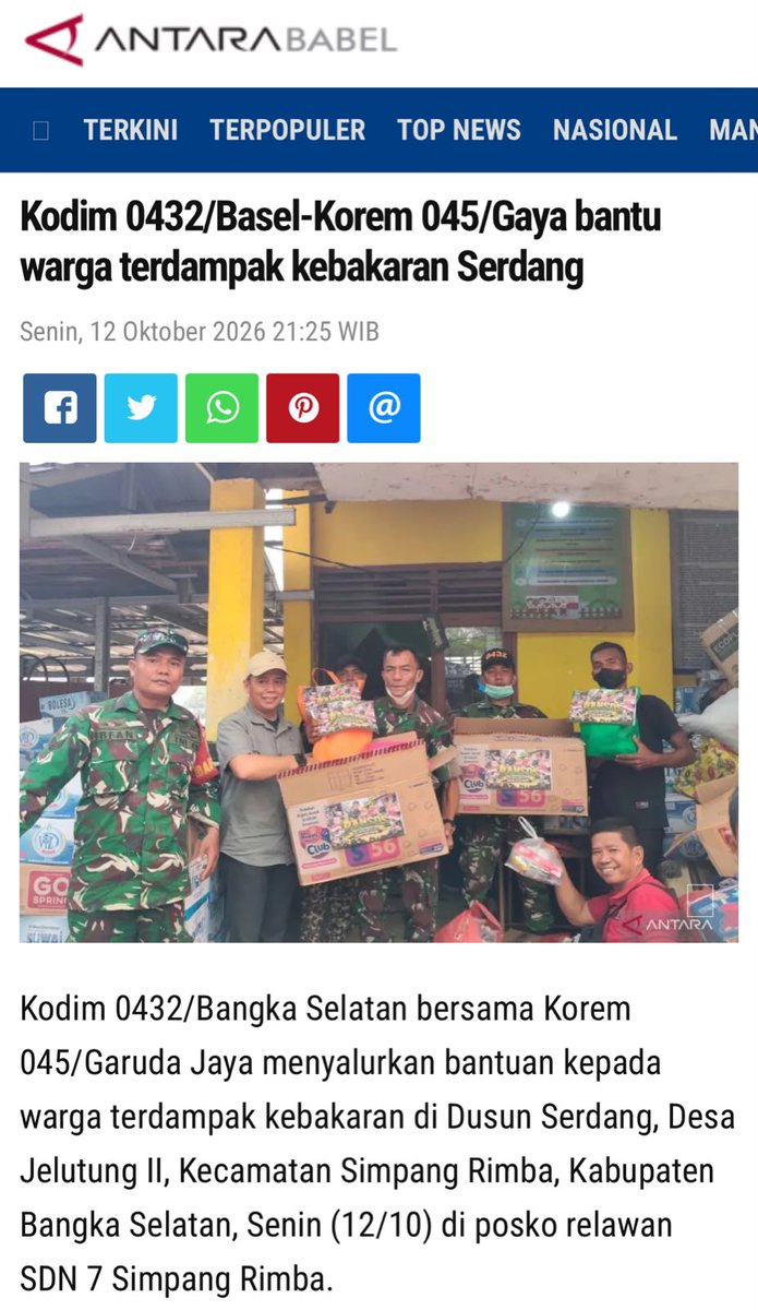 ClovisCullen's tweet photo. TNI memberi pelajaran siswa-siswi di daerah terpencil. Mereka datang di saat pendidikan sulit diakses.  Kerja Tanpa Lelah https://t.co/dr66StWkx7