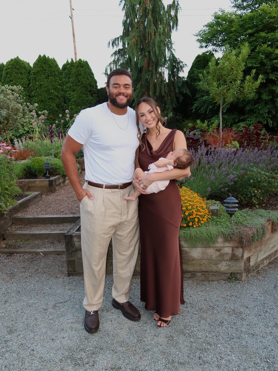 SirBartPimpson's tweet photo. 🏈SYSBM NFL Edition

Mike Morris with his lovely wife Brooke and baby❤️

#SYSBM #FYSBM #FreeYourSelfBlackMan
#NFL #ThursdayNightFootball #TNF https://t.co/77jYaWwbBM