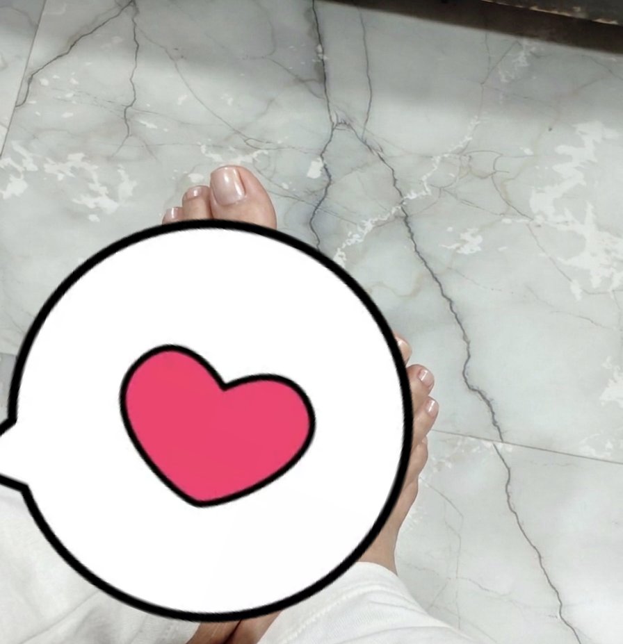 desifindomme's tweet photo. Here's a little gift cause I'm bored and a cute puppy paid for my pedicure https://t.co/1JLcmilzHI