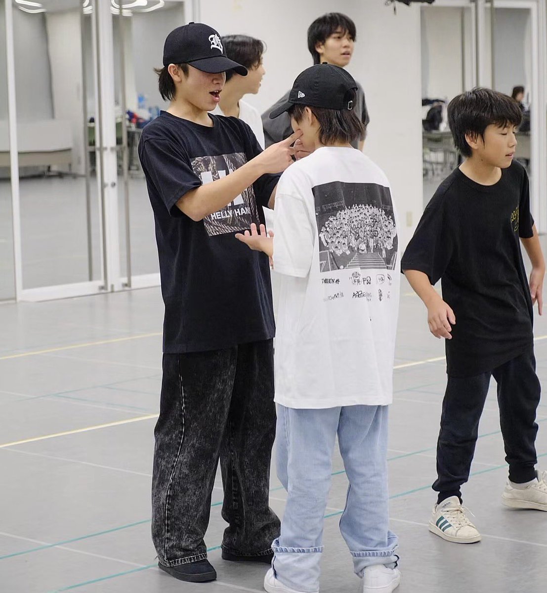 __mer0iryarin's tweet photo. メロジョイ初めて触った惟良くん https://t.co/UnKCsErtSK