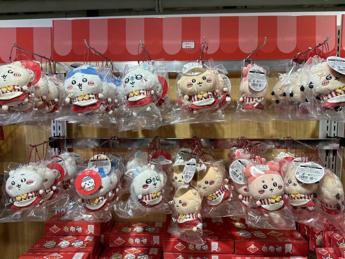 kuma_kumasu's tweet photo. 레스토랑 주방장 쿠리는 여유가 있어보여요 
치이카와 랜드는 물건 많이 빠진듯 https://t.co/cacYIaeAO4