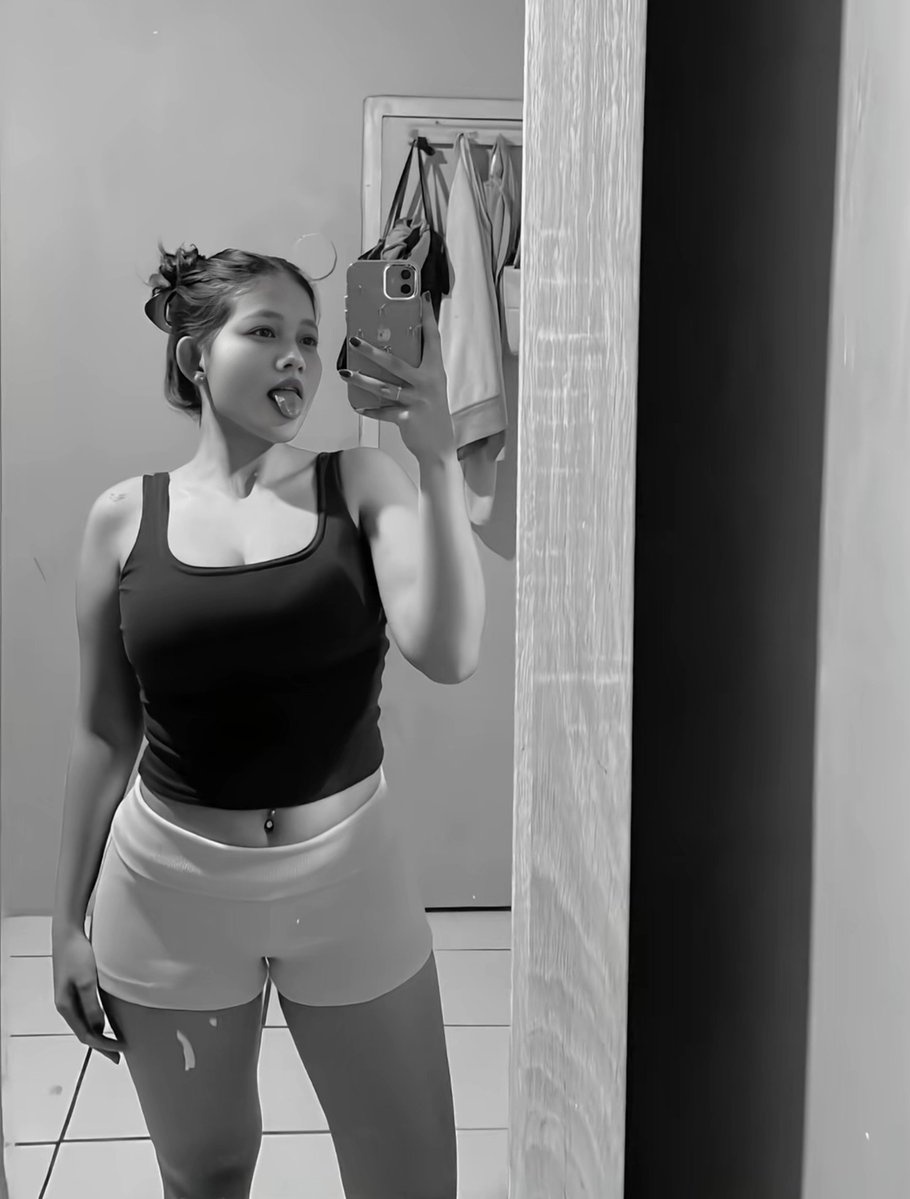 ellyaaa666's tweet photo. me vs mirror 

https://t.co/rXrpa1eipA https://t.co/vhr7iiY0Bm