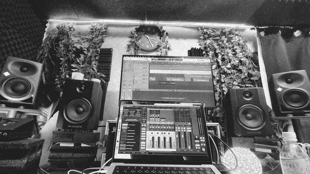 iamam_amber9's tweet photo. メンズグループ、
提供楽曲のボーカルRec Dayです🔥 https://t.co/0N4lK8XNar