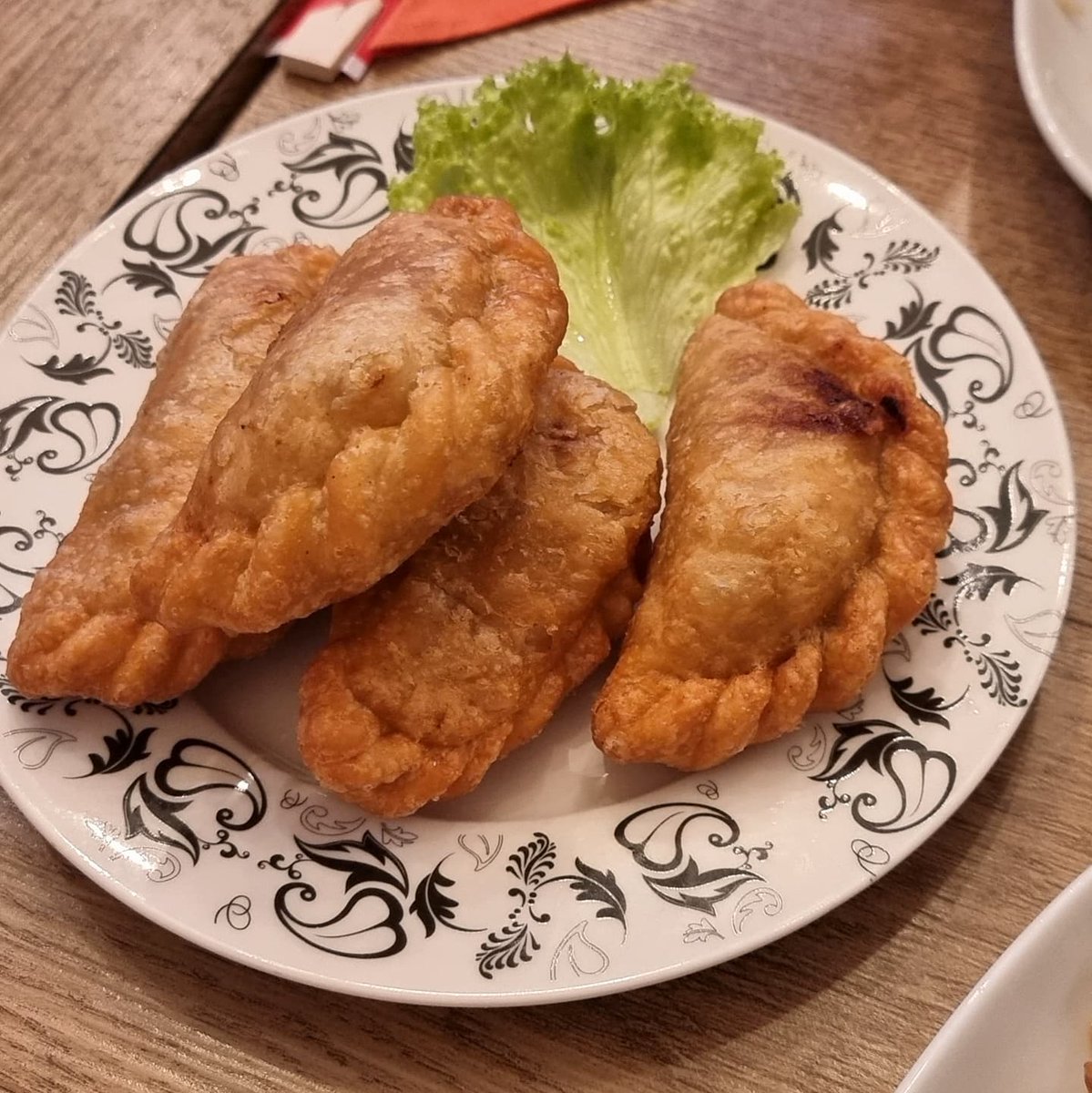 vitoria09cp's tweet photo. Thai food tonight! We tried a new restaurant near Utrecht’s city center: Red Curry, Phad Kee Mao, Phad Bai Krapauw, and curry pasties. Friendly staff, generous portions, and everything was delicious. https://t.co/p4oobrrkgT