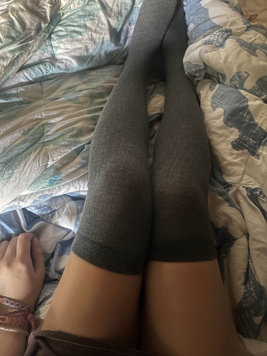 fuwehehe's tweet photo. do thigh highs suit me yes or no https://t.co/JKQIF0Ce9y