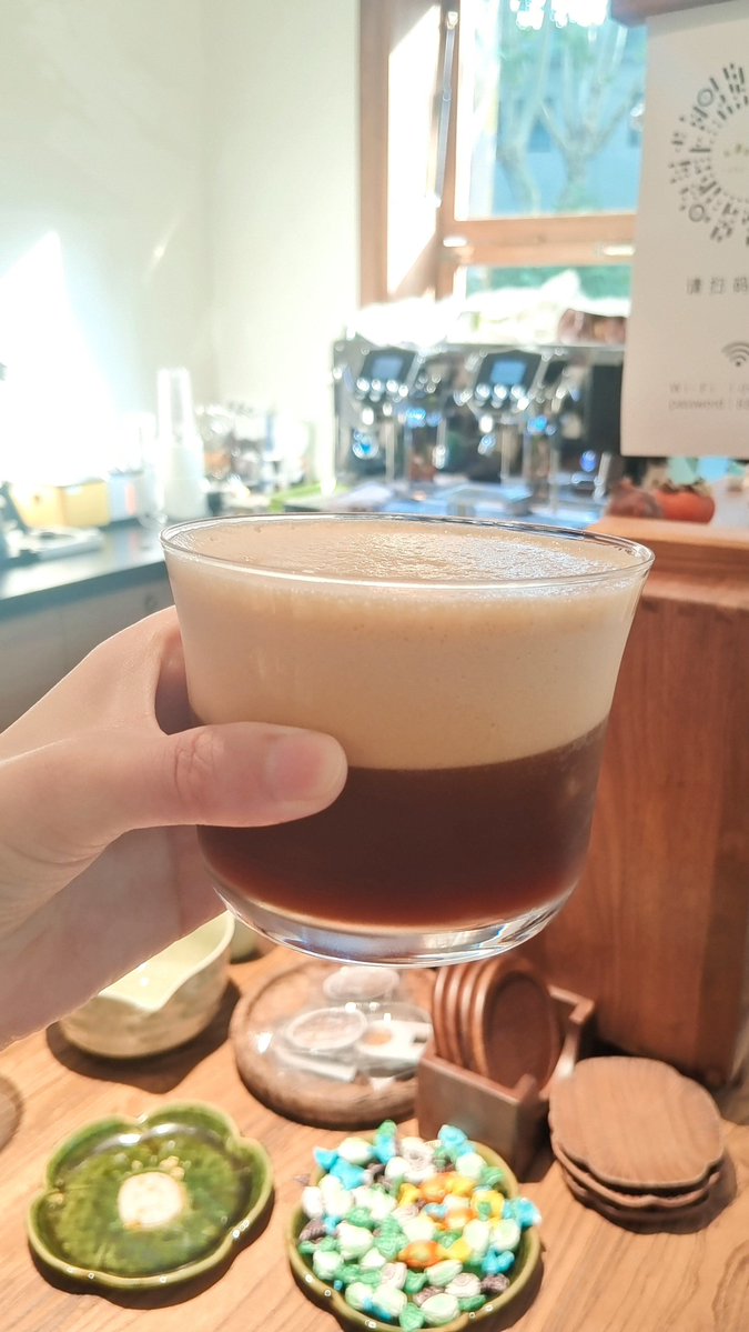 minsuk1971's tweet photo. 今日はカフェで澈したスイーツを食べて、灿と過ごした時間が最高だった！とても幸せな一日になりました。 https://t.co/6TjYy2Zvkq