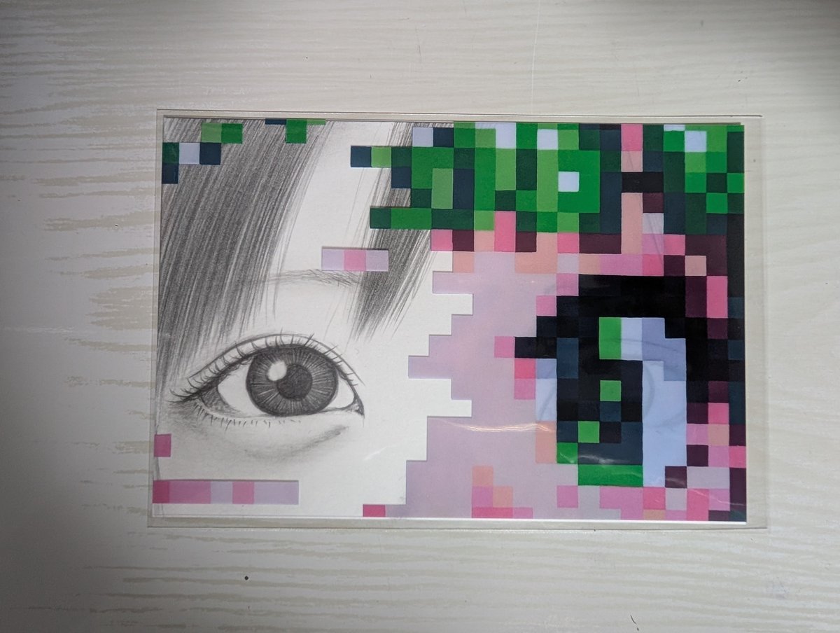 BaliBiji's tweet photo. 【似顔絵やるよ】
#ニューハロ 開催中のkissshotさんで18日に似顔絵イベントやります！
初の試みです！

画像のように右目側のみ鉛筆で描き、特製クリアカードを被せて完成となります。
所要時間30〜50分の予定。
似顔絵代は現金のみ。
1ドリンクオーダーお願いします。

よろしくお願いいたします🙇 https://t.co/3cRs30WZf8