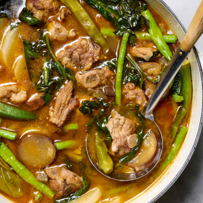 maryjhoanaaa's tweet photo. Let's see. Usapang famous Filipino dish. Are you team adobo or team sinigang? Trewww. https://t.co/2Y2cLuKUmq