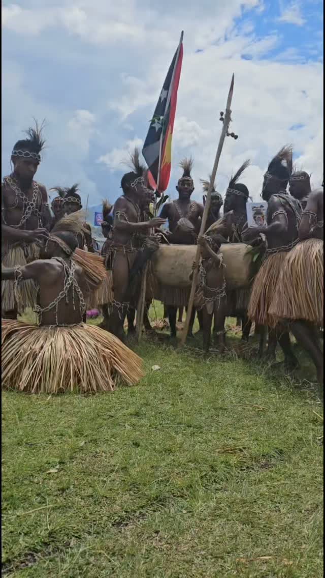 24Elvira's tweet photo. Papua New Guinea’s Goroka Show, Part 2: more tribes, bilas, colour and feathers. Every group brought distinct traditions, dances and identity. Look beyond the main stage—the details tell the story. https://t.co/24ga1bDyxO