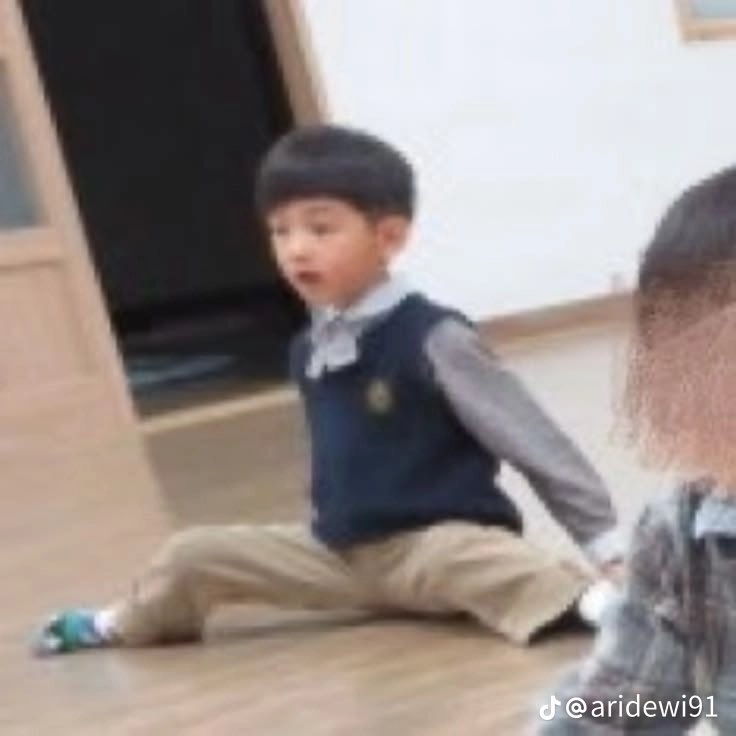 forseanhyeon's tweet photo. DIA TUH LUCU BANGET SUMPAH PENGEN GW GENDONG😭😭😭😭😭TRUSS GW JAHILIN SMPE NANGIS ABIS ITU GW KSIH ES KRIM BIAR DIEM😭😭LUCU BGT ADEKK KEMASAN MINI GEMESNYA NATURAL BGT😫💗my dd keju ubi ompong🧸... KECIL KECIL IMUT GT LOHHG PAHAM GK SIH KYK PENGEN GW KUNYAH😭😭🧸 https://t.co/1ZKCYw3STX