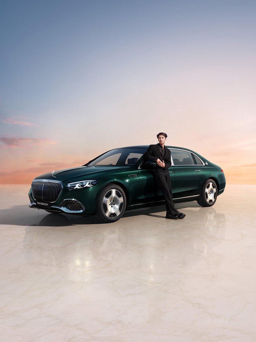 JacksonWang__MY's tweet photo. 261013【Mercedes-Benz XHS Update】
Congratulations to Jackson Wang becomes Mercedes-Maybach Global Ambassador!

💬:Just announced, so of course we have to take a few more looks! 👀

The exclusive shots of Mercedes-Maybach Global Brand Ambassador Jackson Wang alongside the all-new Mercedes-Maybach S-Class Sedan 📷

Here they are, just for you. Take your time and enjoy every detail! ✨
·
·
#JacksonWangxMaybach @JacksonWang852