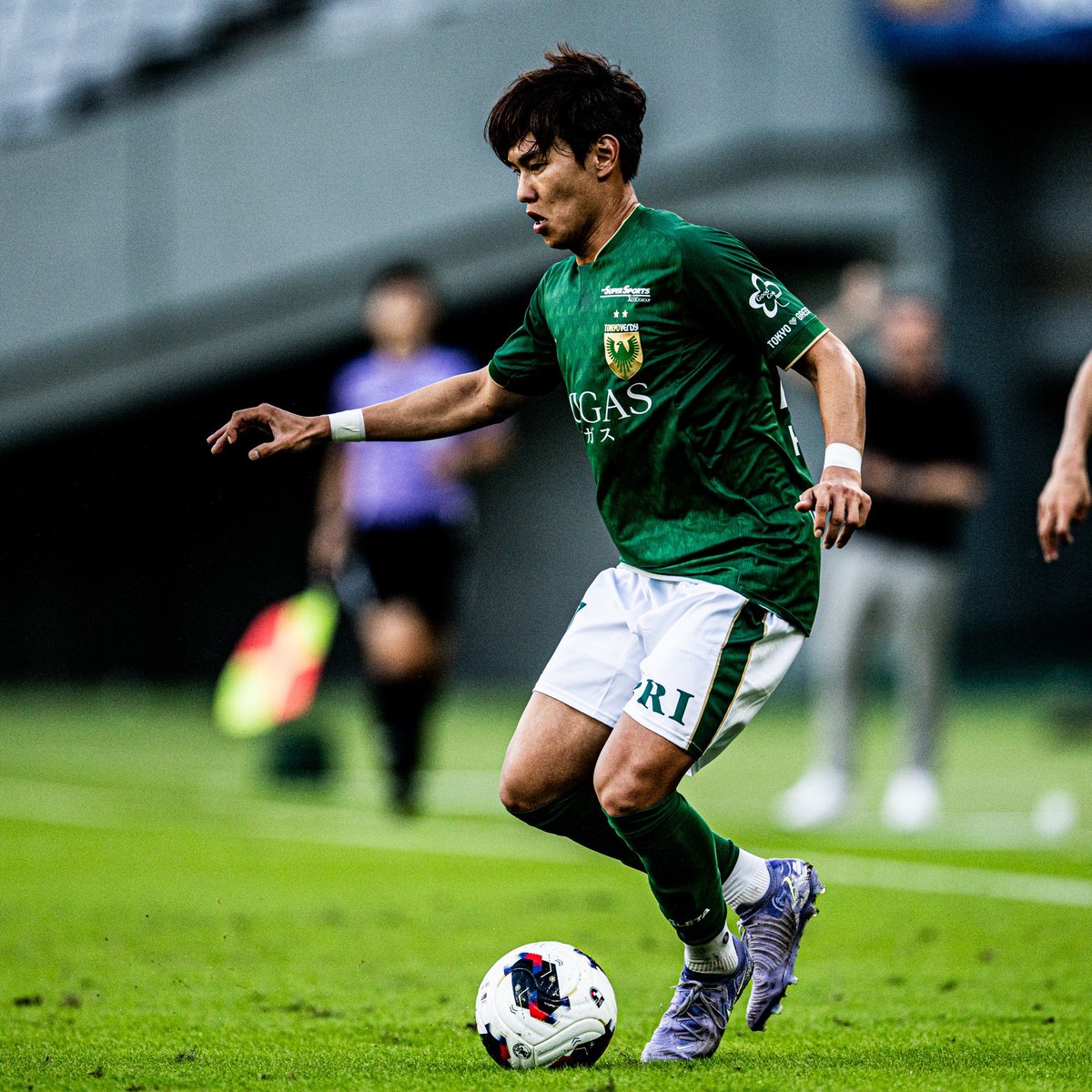 TokyoVerdySTAFF's tweet photo. 𝐃𝐄𝐁𝐔𝐓

#キムヒョンウ 選手、Ｊ１初出場。
狙うはゴール。ここから。

PHOTO : Atsushi Kondo
#verdy #東京ヴェルディ #東京V #Ｊリーグ https://t.co/PnM6D3b9rM