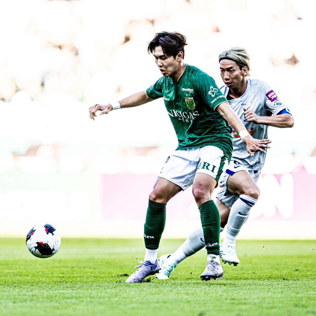 TokyoVerdySTAFF's tweet photo. 𝐃𝐄𝐁𝐔𝐓

#キムヒョンウ 選手、Ｊ１初出場。
狙うはゴール。ここから。

PHOTO : Atsushi Kondo
#verdy #東京ヴェルディ #東京V #Ｊリーグ https://t.co/PnM6D3b9rM