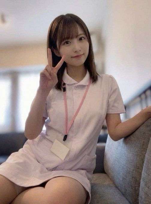KimSlan1's tweet photo. ちょっと年上の男性に聞いてもいいですか？🥺

もし休日に女性から

「特に予定ないなら、一緒にお昼食べませんか？」

って誘われたら嬉しいですか？

それとも急に誘われると困っちゃうかな…？

こういうの、自分から誘うの苦手で🥹🍷 https://t.co/pQn1QEJ8wQ