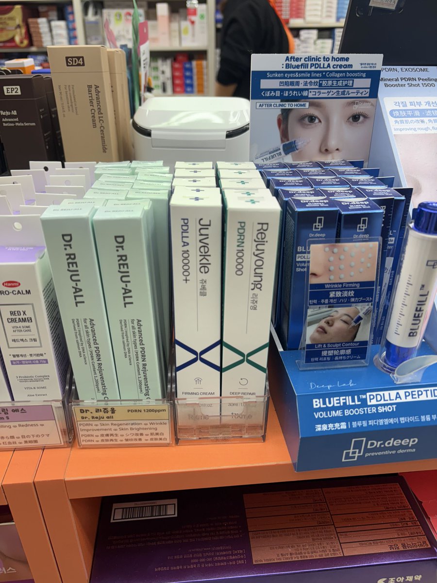 ami_glowcos's tweet photo. 正直なめてた。『塗るフィーラー』とか半信半疑だったけど、首のシワに塗り続けて2週間、鏡見るたびに気にならなくなっててテンション上がったwww https://t.co/Gf5D5hNGiL