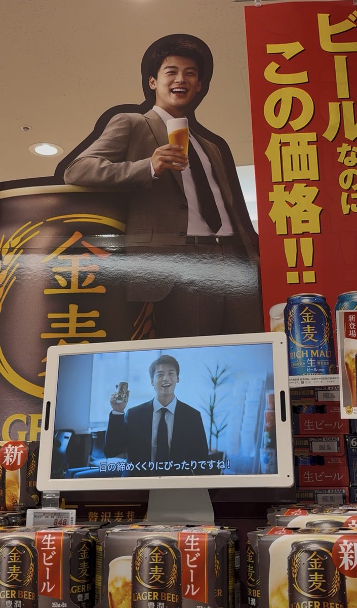 hgdDFZaJn3SCd4j's tweet photo. サイン入りコップは見つからなかったけど…こんな素敵なコーナーが♡🍺♡ https://t.co/psM2bRkTT2