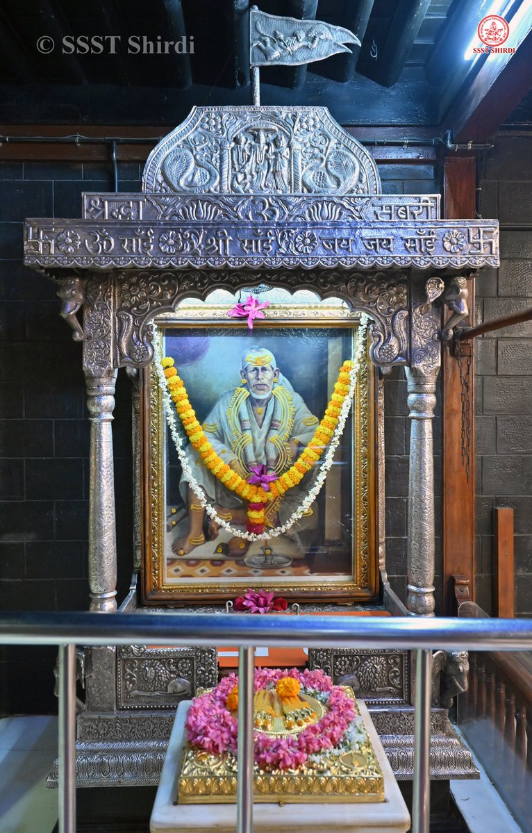 SSSTShirdi's tweet photo. *!! ॐ साई राम !!*
*श्री साईबाबा संस्थान विश्वस्त व्यवस्था,शिर्डी*
*!! ॐ Sai Ram !!*
*Shri Saibaba Sansthan Trust, Shirdi*
≈≈≈≈≈≈≈≈≈≈≈≈≈≈≈≈≈ 
*आरती :- माध्यान्ह आरती*
*मंगळवार १३ ऑक्टोबर २०२६*              *Aarti :-Madhyan Aarti*
*Tuesday 13 October 2026* https://t.co/DgOZON4mnc