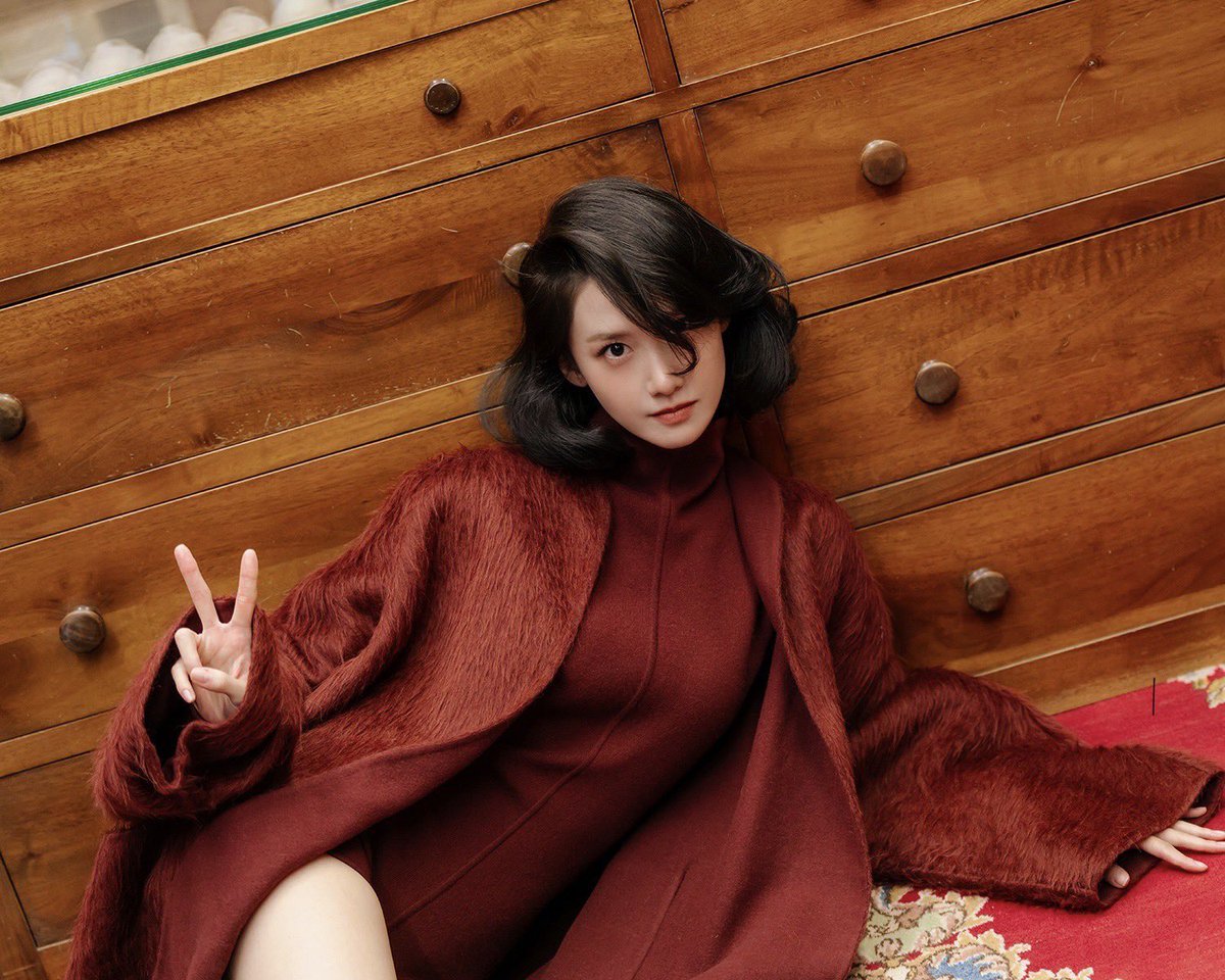 geeeyoong's tweet photo. cute and cunty she’s for the women only https://t.co/i52HhaKidr
