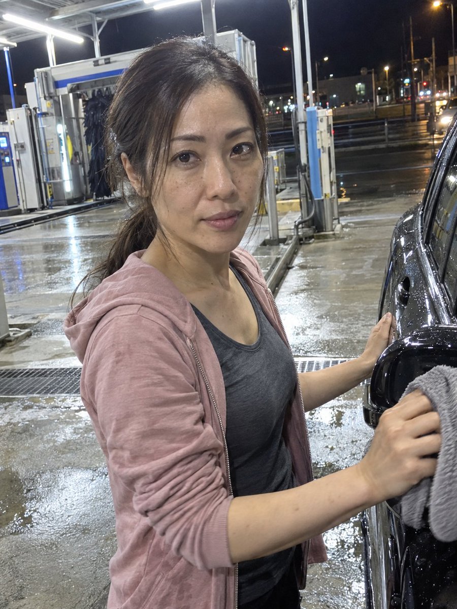 kinjonosuteki's tweet photo. こんな時間に洗車が終わるまで一緒にいたら、普段より少し長く話してしまいそう。
帰る方向が同じだったら、それだけでちょっと嬉しいかもしれない。 https://t.co/hYlMw7yXQz