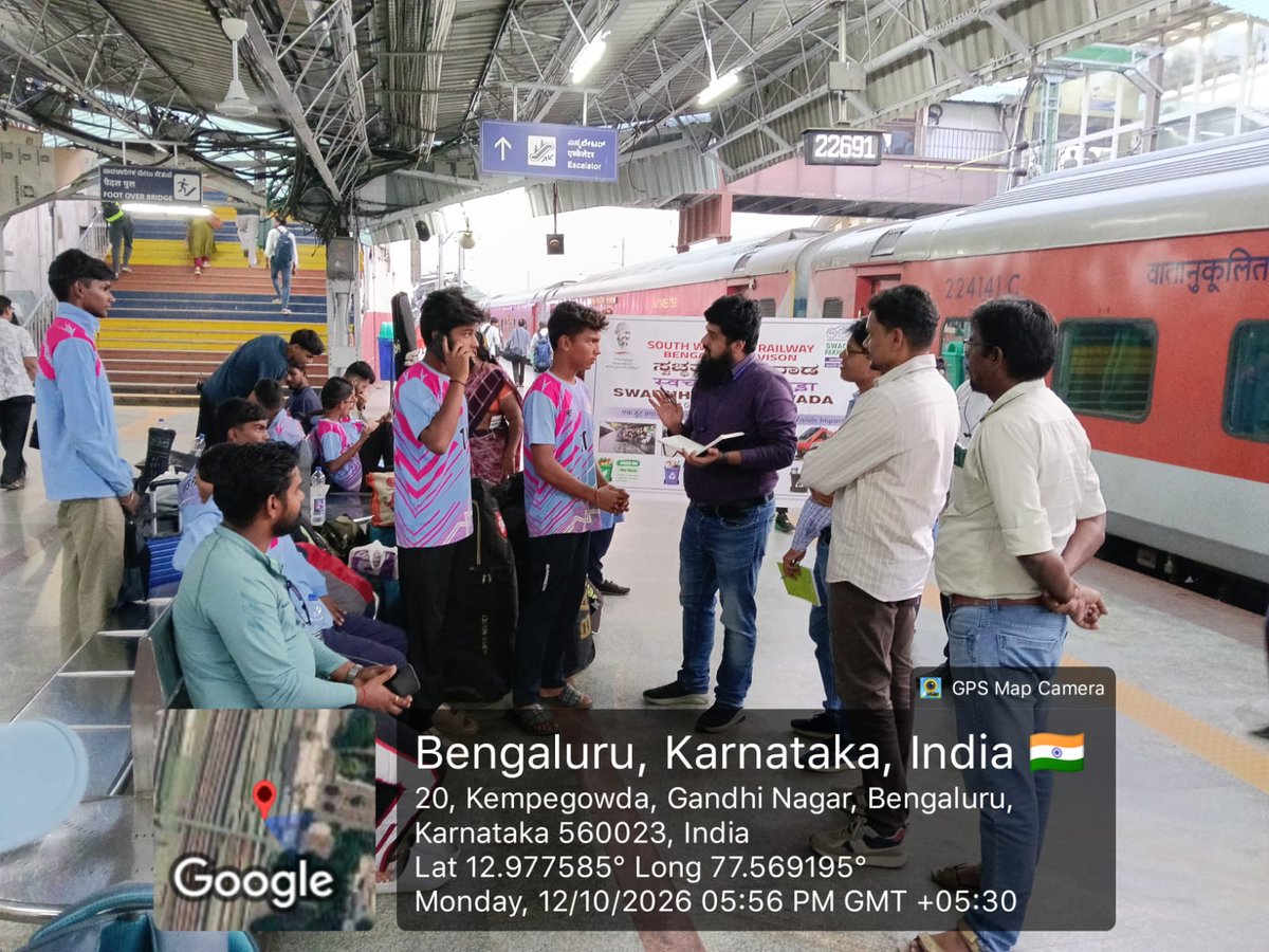 SWRRLY's tweet photo. As part of #SpecialCampaign6.0, a #RailJanSamvaad was held at KSR Bengaluru Railway Station by Shri Azimuddin, Sr. DME/Freight &amp; EnHM, Bengaluru Division, to gather passenger feedback and suggestions for improving railway services. https://t.co/CDBq49qitu