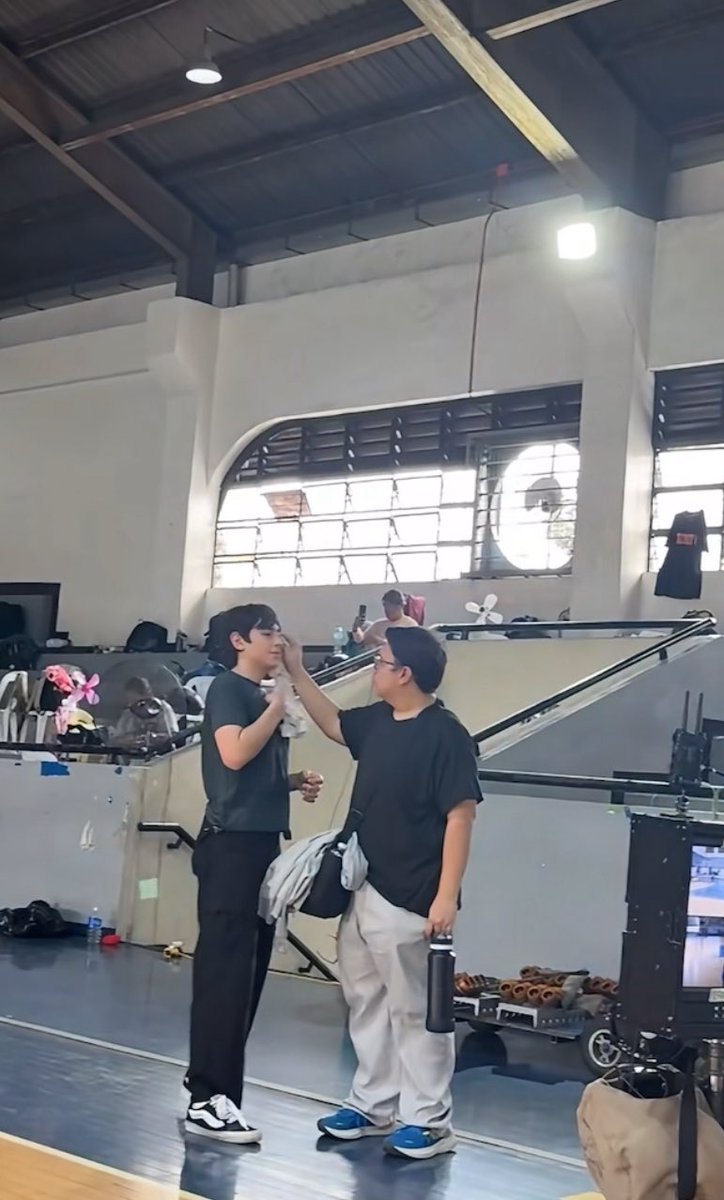 snwu_luveli's tweet photo. heath sightings from these past days from the TFW shooting mean we’ll get to see gilbert again soon aaaaahhhh! 

miss ko na both si het at gil!! 🥹

#HeathJornales https://t.co/SfqUhacabN