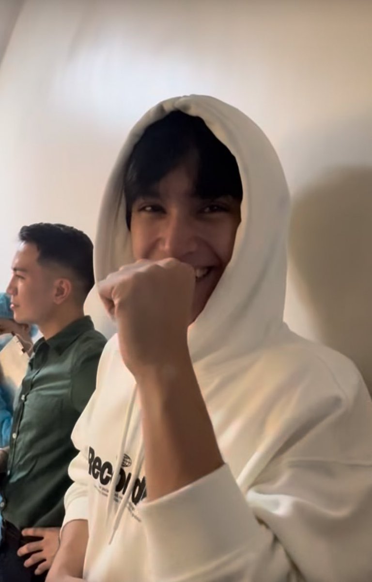 snwu_luveli's tweet photo. heath sightings from these past days from the TFW shooting mean we’ll get to see gilbert again soon aaaaahhhh! 

miss ko na both si het at gil!! 🥹

#HeathJornales https://t.co/SfqUhacabN