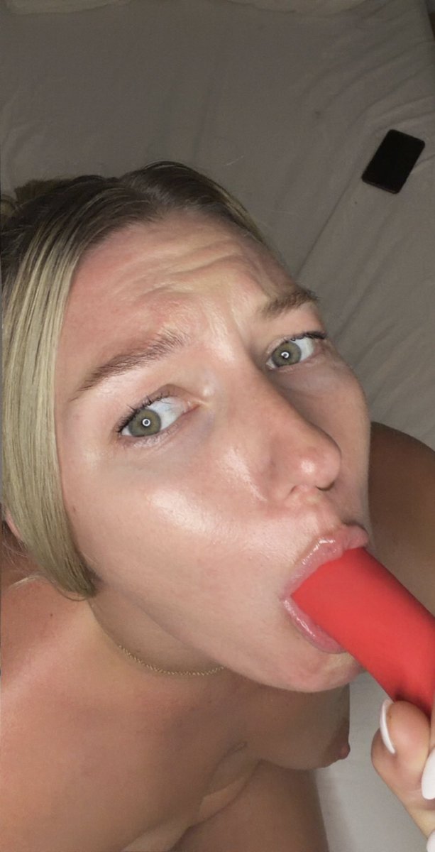 thatlilybrooks's tweet photo. I wasn’t joking - I just want a real cock to deep throat right now 😩 https://t.co/g48PAXKIH5