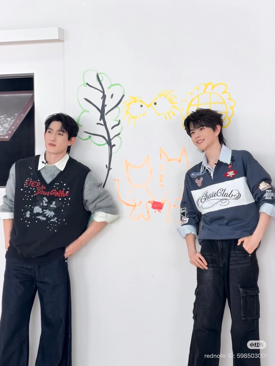 katdramalover2's tweet photo. Aylio XHS update:
Waiting for the first snow❄️

they're gonna have a snow trip together this year!!😍❄️ yeahhh~~

#政瞳 #AyLio https://t.co/JWIMNvCK8w