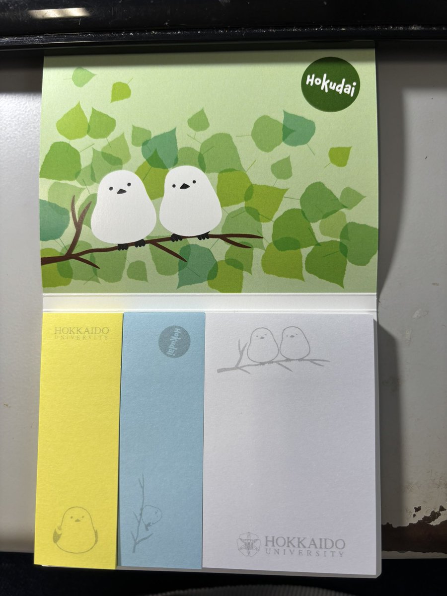 zuoye_c's tweet photo. 自分用に北大土産として、シマエナガ附箋（と北大ワイン）を購入。シマエナガさんかわいい。
名大ももっとかわいいグッズを作るべし。 https://t.co/tEu5RRbq1a