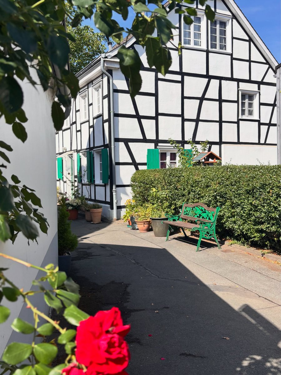 mettecordius's tweet photo. Ein bisschen Fachwerkromantik in Cronenberg. https://t.co/7cJmNDe9GD