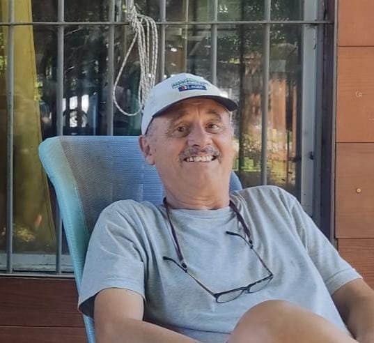 Crysol8's tweet photo. Vivan los compañeros!!!

Lamentamos tener que informar que el  domingo 11 de octubre de 2026,  falleció el  compañero *Alejandro Forrisi Pedetti* a los 76 años de edad, en Colonia.

Alejandro  *El Canario* Forrisi (N° 1861 en el EMR N°1 ) estuvo preso desde 1975  hasta 1981 en el Penal  de Libertad durante el terrorismo de Estado.

A él, nuestro sincero homenaje y reconocimiento. 

A sus familiares, amigos y compañeros nuestras sinceras condolencias.

Hasta siempre, Canario!

Crysol