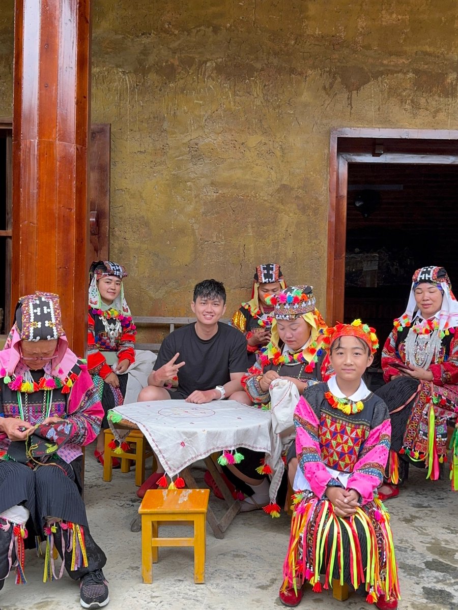 katiabonfimribe's tweet photo. Lô Lô Chải được UN Tourism vinh danh là Làng du lịch tốt nhất thế giới 2025. Tôi mê những ngôi nhà trình tường, nhưng điều níu chân nhất lại là con người Lô Lô và cuộc nhậu với bạn mới đến 3h sáng. https://t.co/Vs9xvRFvkk