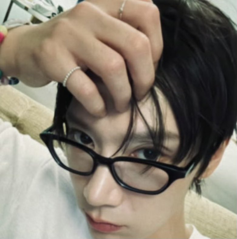 olalacool's tweet photo. อะไรแบบนี้อยู่บน ig เตนล์คือถูกต้องมากกกก แว่นมาก! หน้าใส ปากฉ่ำ หล่อมากๆๆ พรี่คะะะ มีกี่รูป ได้โปรดลงมาให้หมดดดดด https://t.co/nUT6U27Tz6