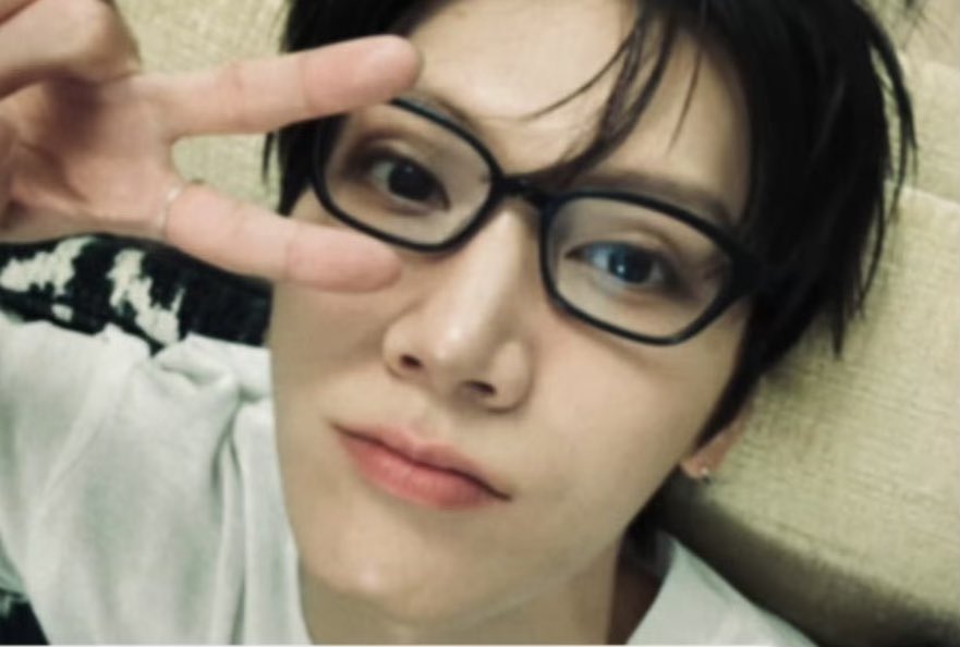 olalacool's tweet photo. อะไรแบบนี้อยู่บน ig เตนล์คือถูกต้องมากกกก แว่นมาก! หน้าใส ปากฉ่ำ หล่อมากๆๆ พรี่คะะะ มีกี่รูป ได้โปรดลงมาให้หมดดดดด https://t.co/nUT6U27Tz6