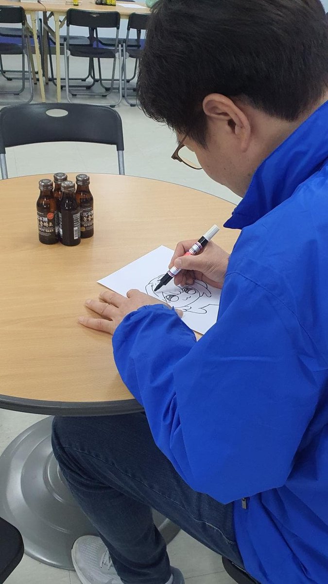 jxmjxm07's tweet photo. 한국의 흔한 정치인
#doro https://t.co/tZVimglqTp