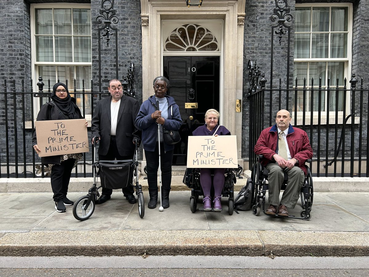 flickhwilliams's tweet photo. So many blind/VI people petitioning against floating bus stops we now make up 5 contingents for petitions. From Essex to Exeter, Manchester &amp; Oldham across to Leeds &amp; York plus everywhere in between. But are you listening @andyburnham  ⁉️ https://t.co/1aBfalE9yP