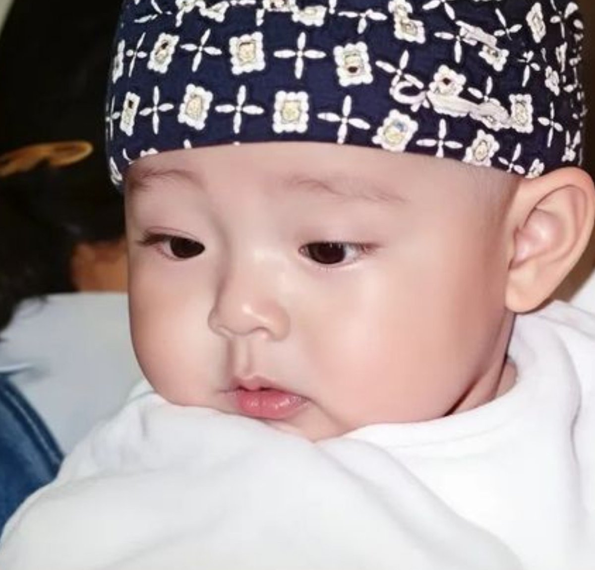 ssixay's tweet photo. ลูกน้อยของฉัน..อุ่นใดๆโลกนี้ไม่มีเทียบเทียม👩🏻‍🍼🍼🐽👶🏼 https://t.co/CX2KhMyN2g